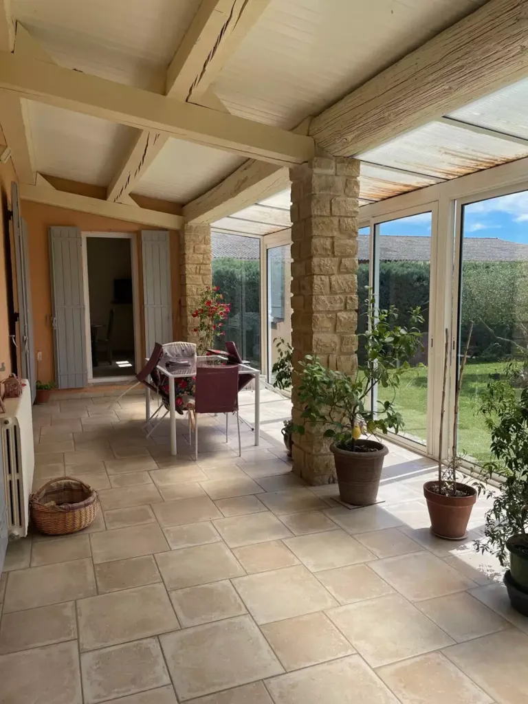 Terrasse - Villa avec Piscine et Jardin à Uzès