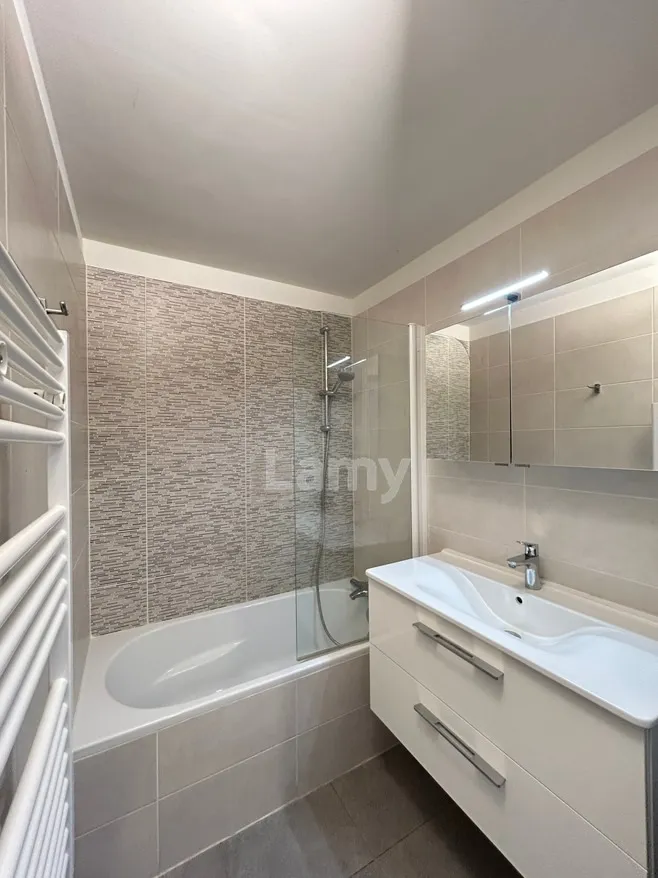 Bagni - Charming T3 Apartment with Loggia in Nice