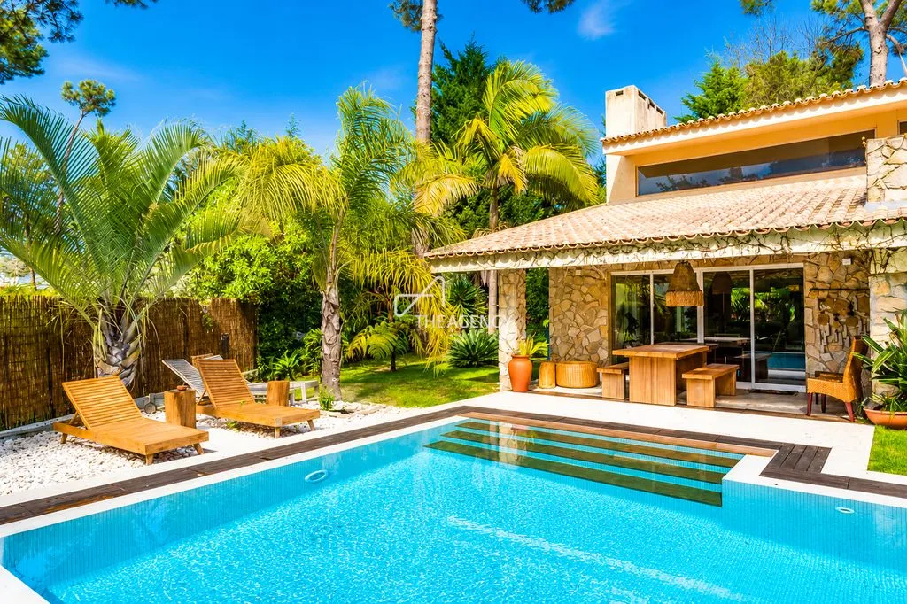 Pool - Luxury Villa with Pool in Charneca de Caparica