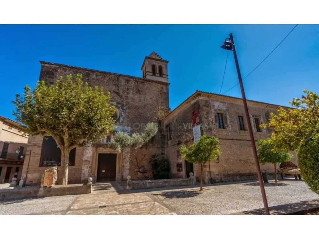 Urban Plot with Historic Building in Pollença