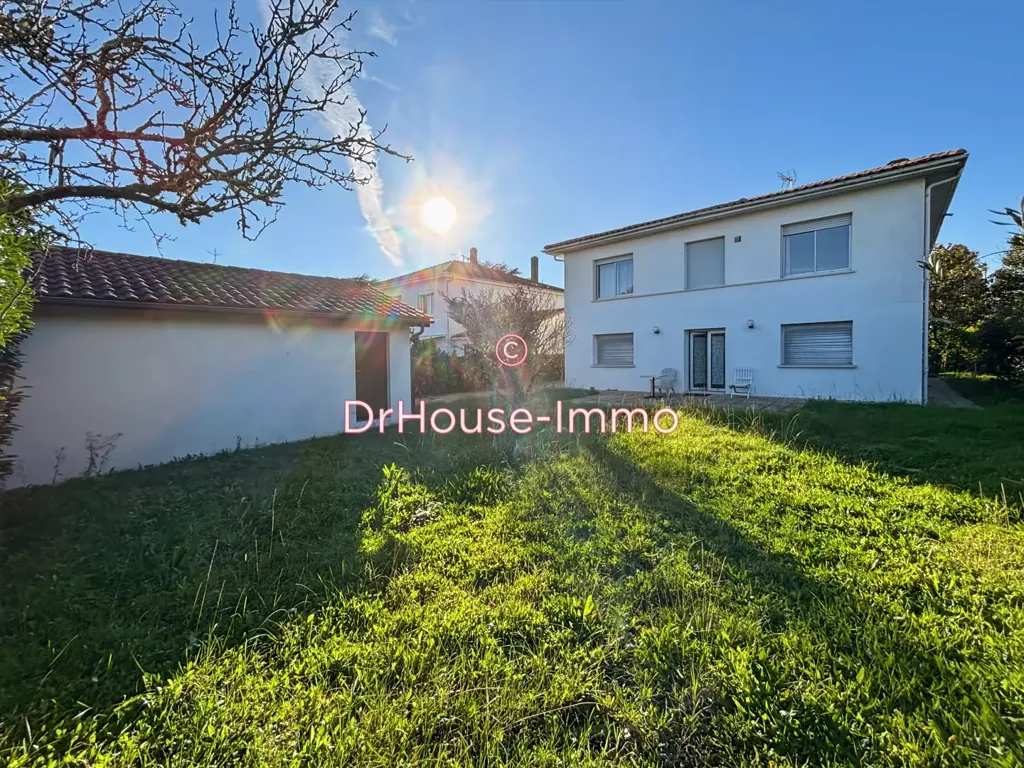 Aed - Three-Bedroom House with Garden in Mérignac