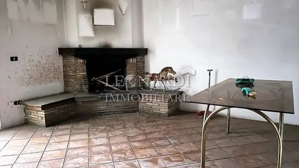Elutuba - Two-Storey House with Workshop in San Giustino