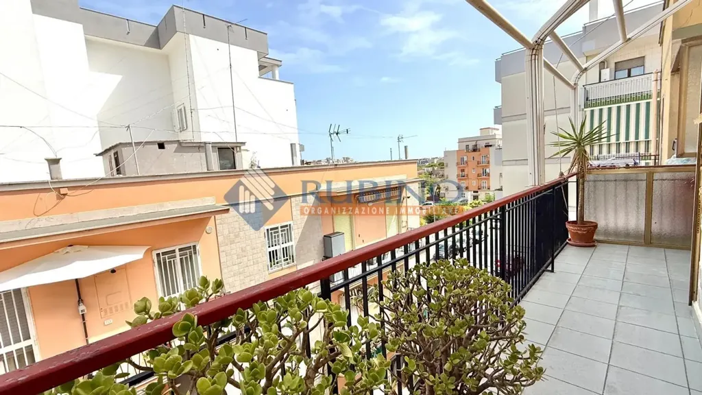Rõdu - Rear-Facing Apartment with Balcony in Trani