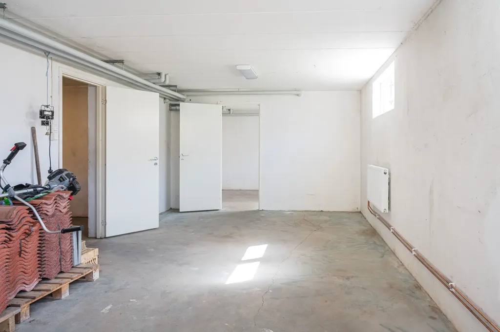 Garage - Modern Villa with West-Facing Terrace in Grästorp