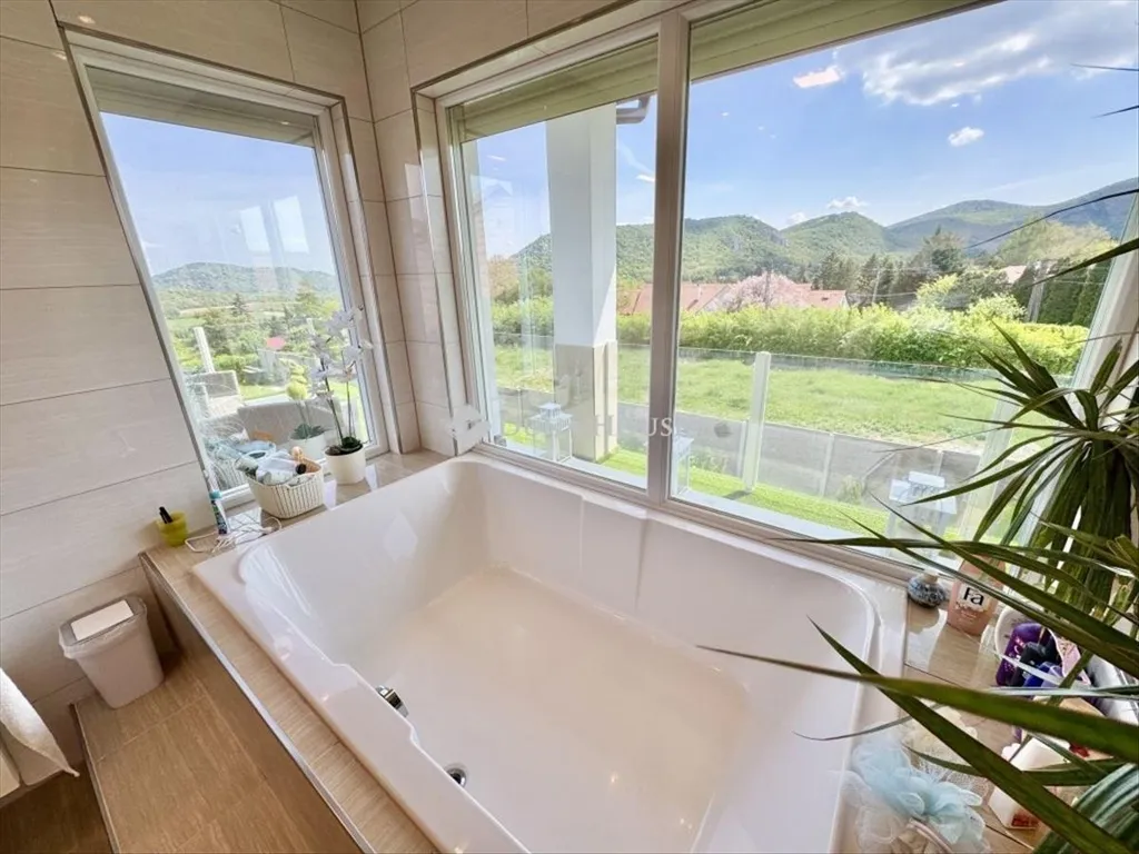 Bagni - Panoramic Family House with Pool in Csobánka