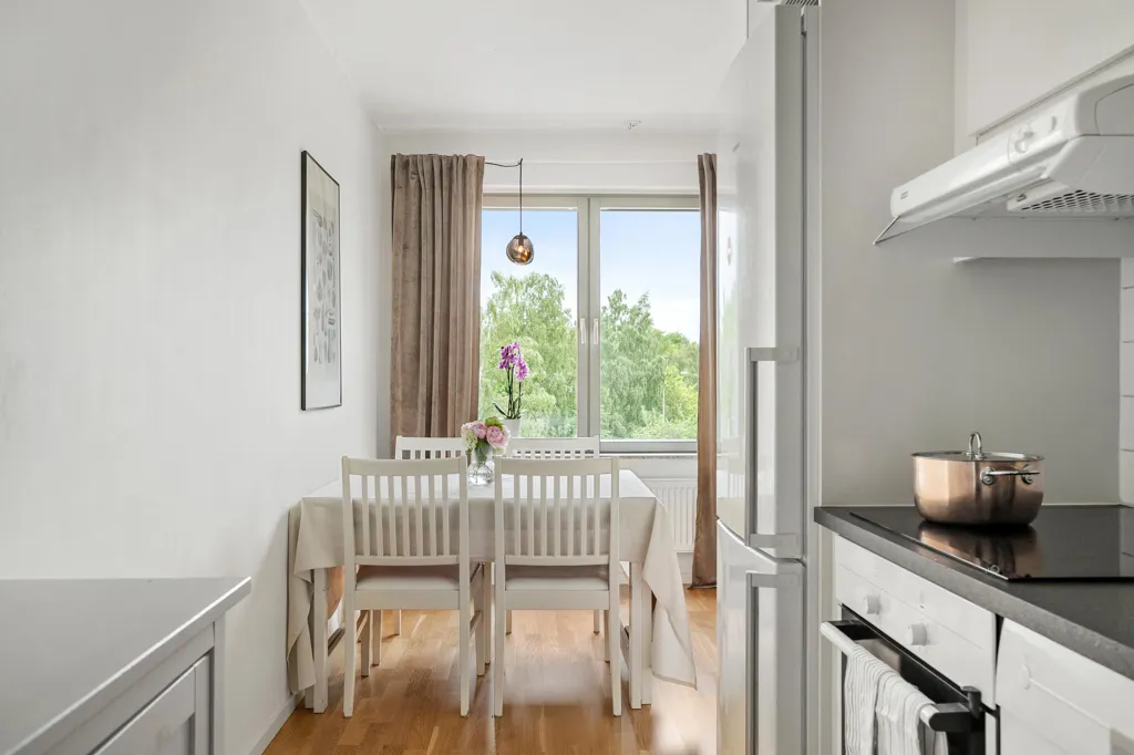 Köök - Modern Flat with Balcony in Huddinge