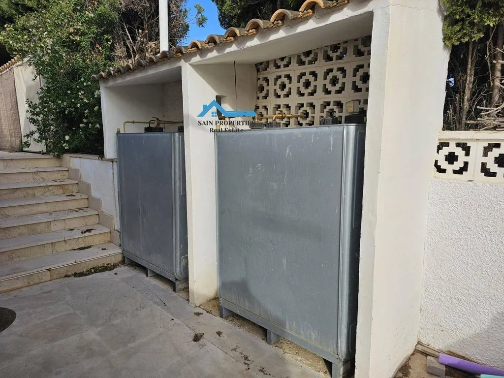 Bassein - Luxury Villa with Pool in Colonia Escandinavia