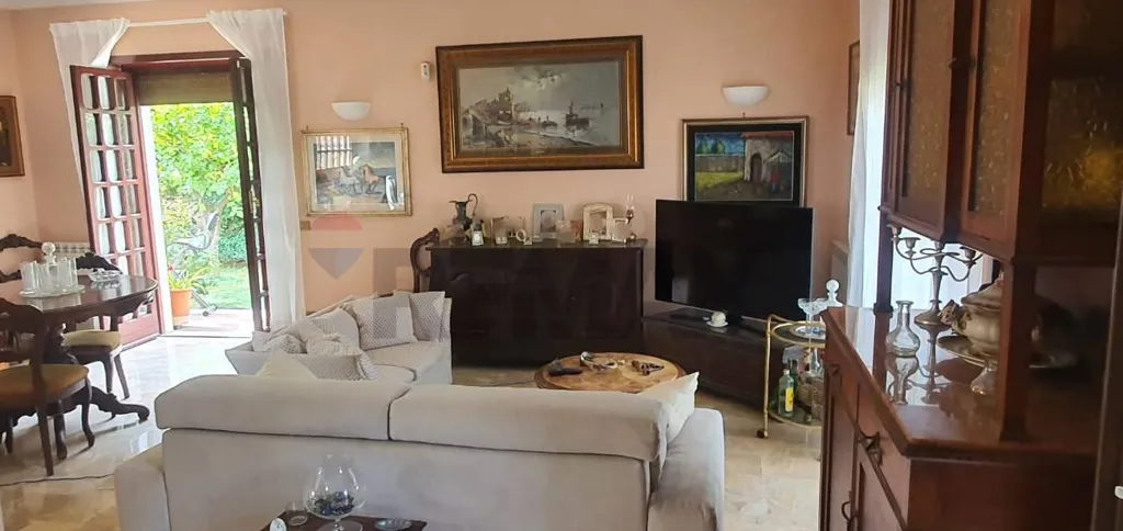 Séjour - Maison 10 pièces à IT