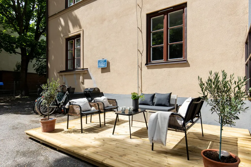 Terrace - Charming Two-Bedroom Flat with Balcony in Central North