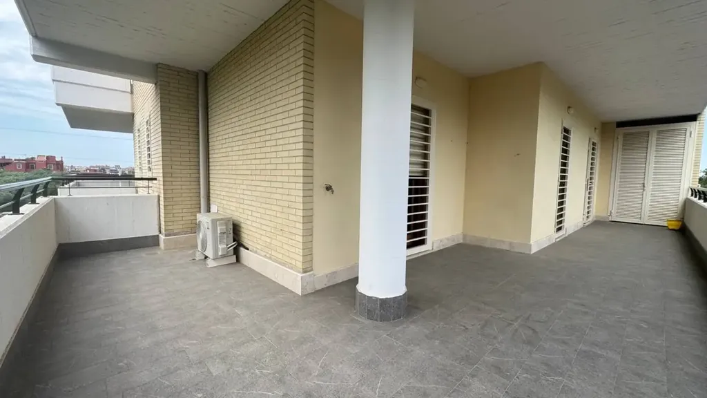Rõdu - Modern Trilocale with Terrazzo in Rome