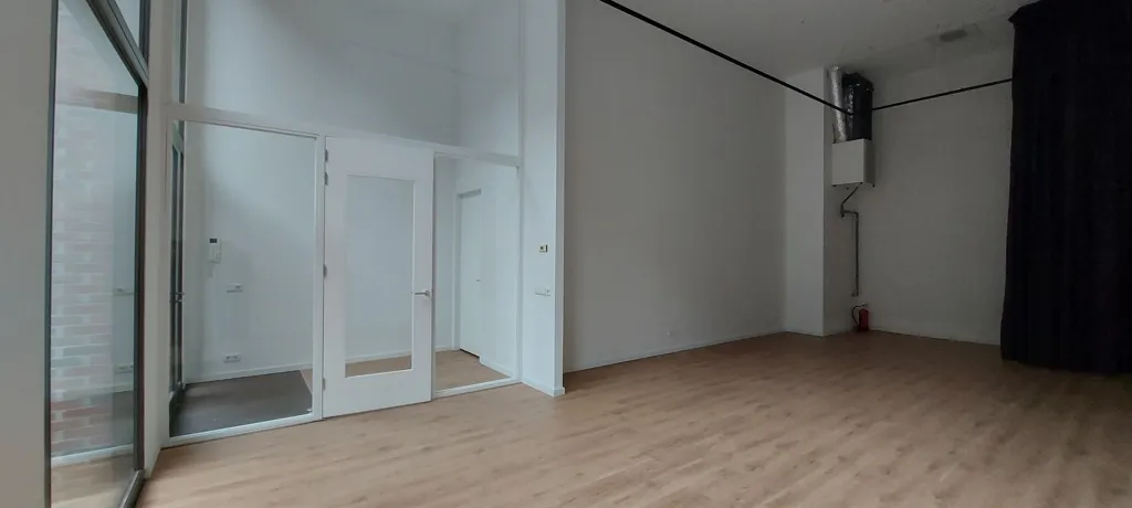 Pièces - Modern Apartment with Balcony near Breda Centraal