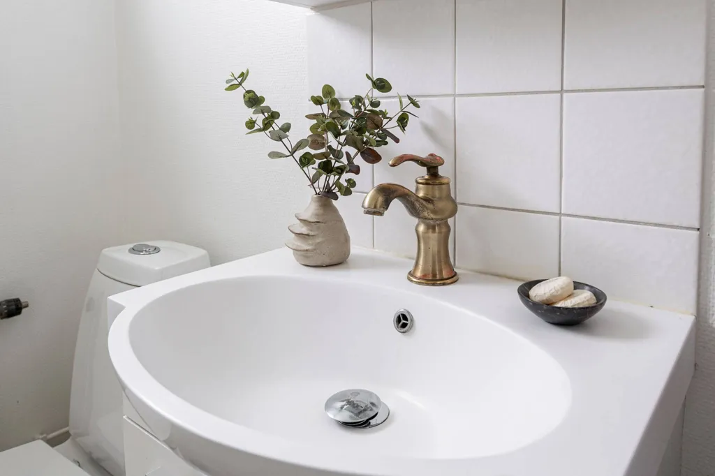 Bathrooms - Apartment with Balcony in Västmanland