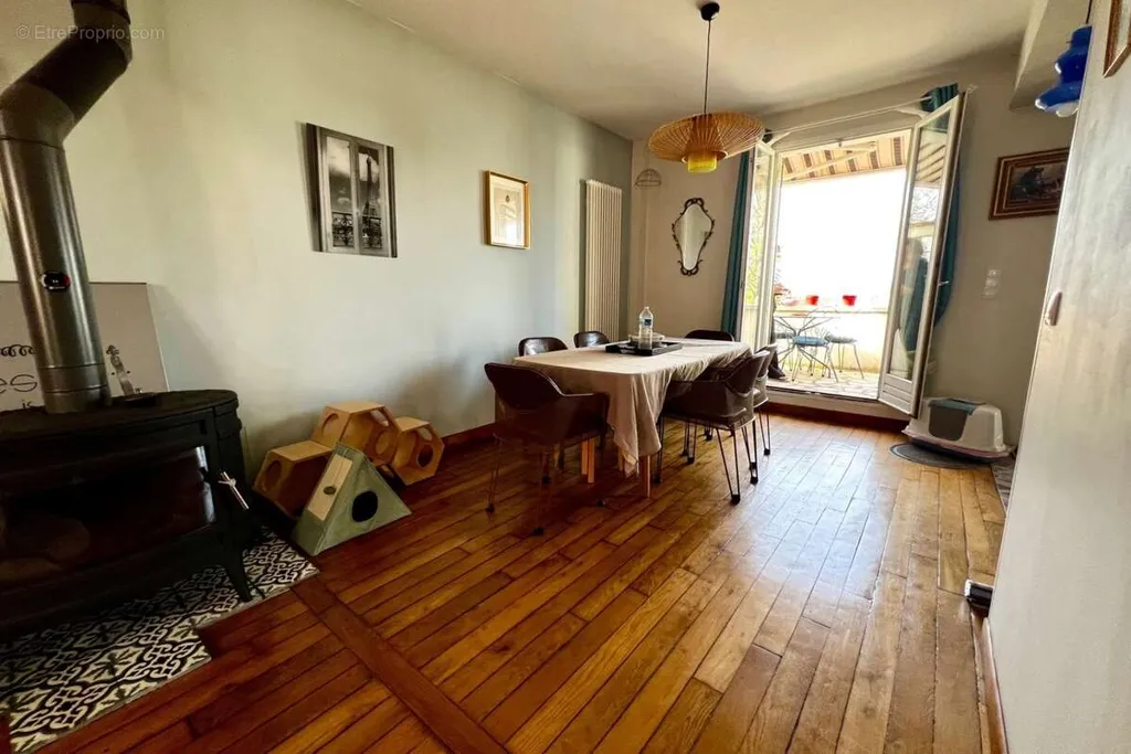 Salle à manger - Pavillon avec Jardin et Terrasse à Gagny