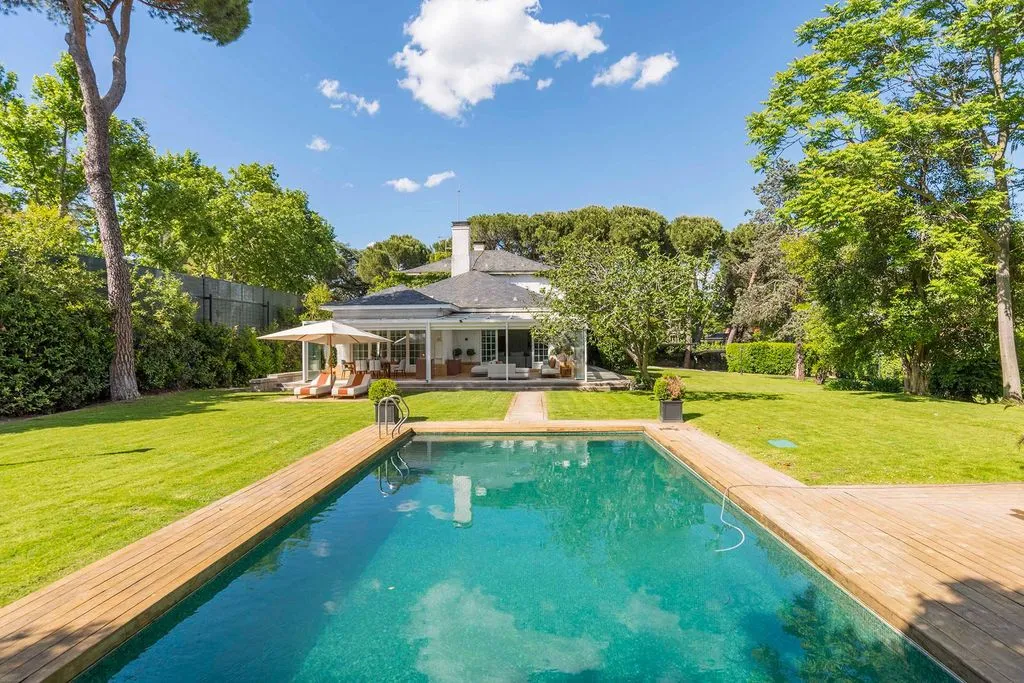 Pool - Luxury Detached House with Pool in La Florida, Madrid