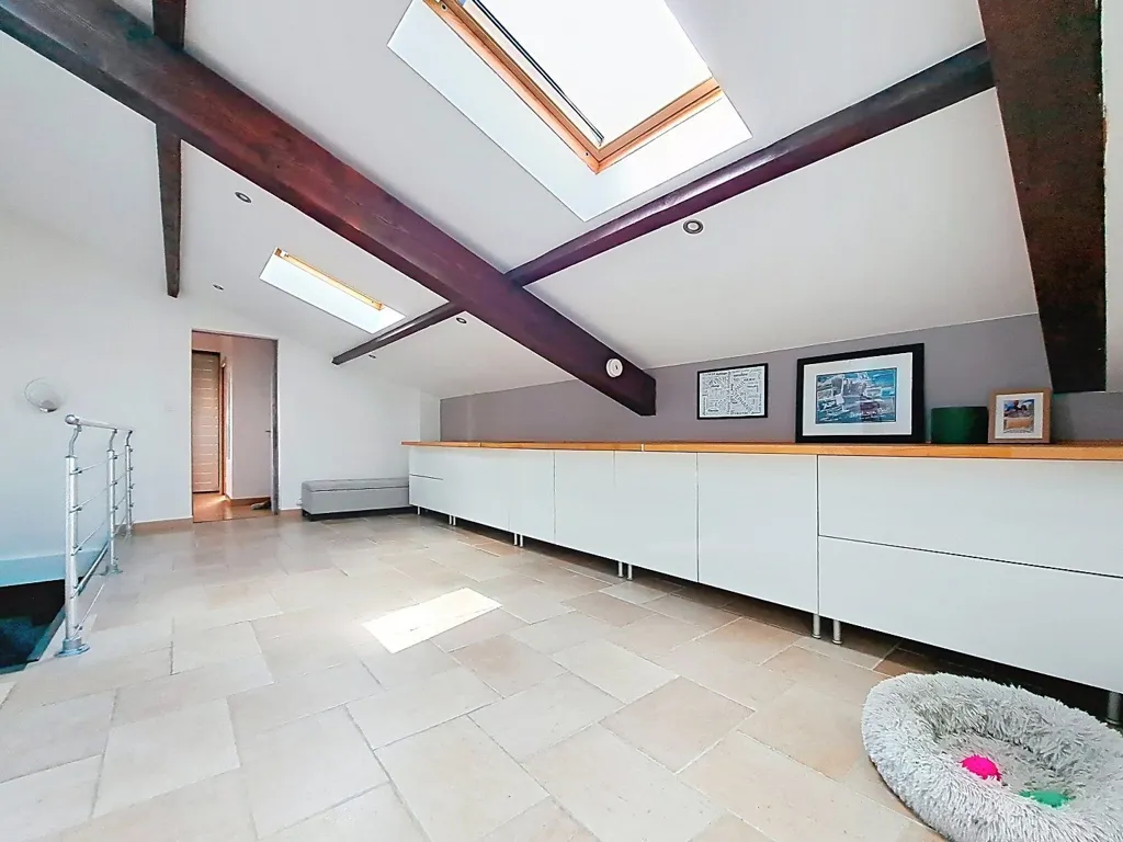 Toad - Traditional House with Large Terrace in Calm Setting