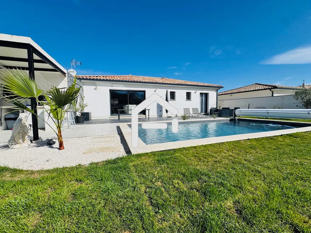 Piscine - Maison Moderne avec Piscine à Merville