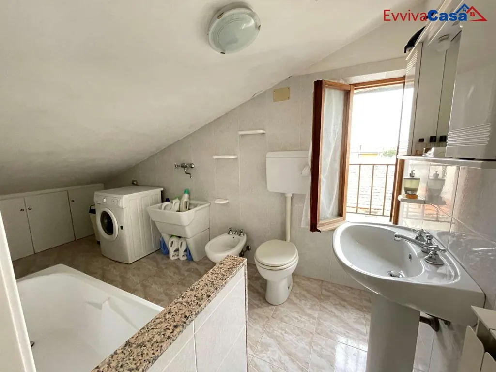 Salles de bain - Spacious Apartment with Balcony in Senigallia