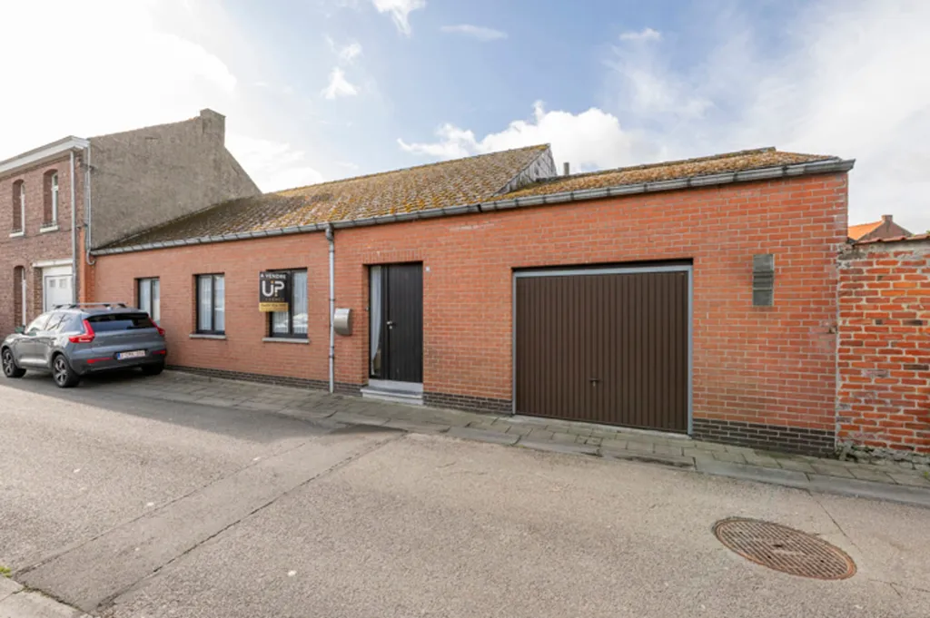 Extérieur - Maison Plain Pied avec Jardin et Garage à Hensies
