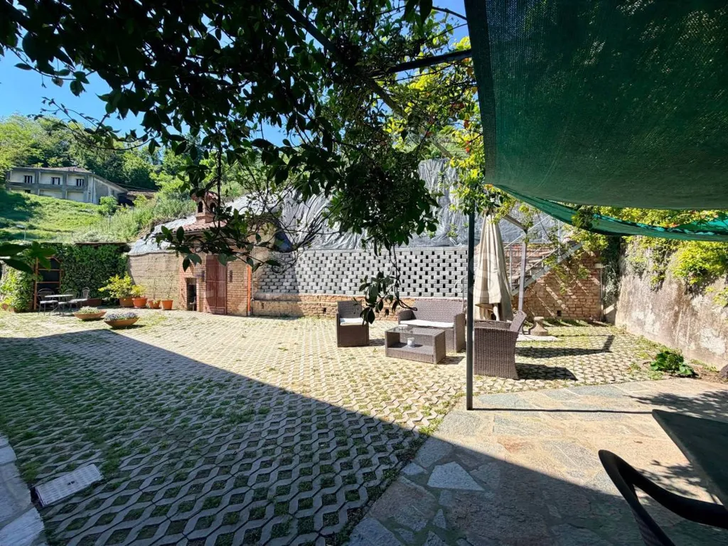 Terrazza - Restored Villa with Garden in Bra