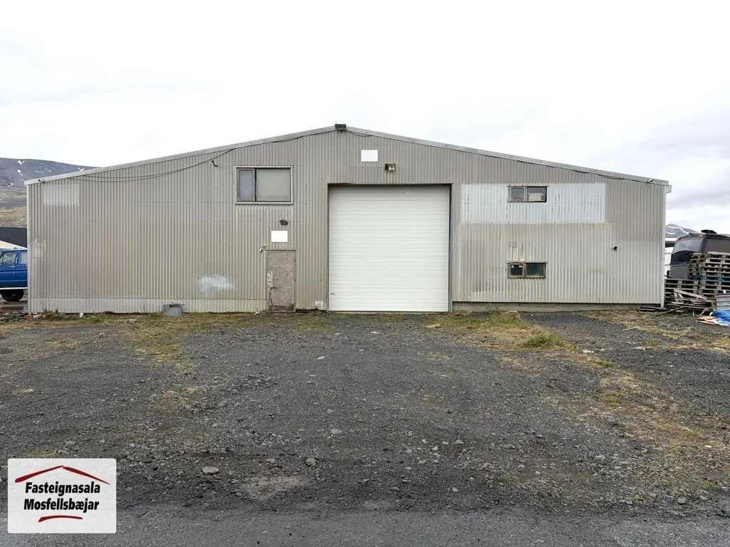 Välivaade - Industrial Unit with Storage Loft in Reykjavik