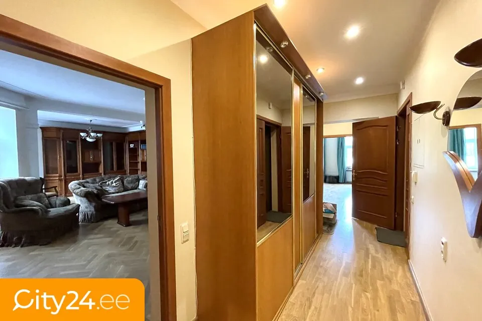 hallway_entrance
