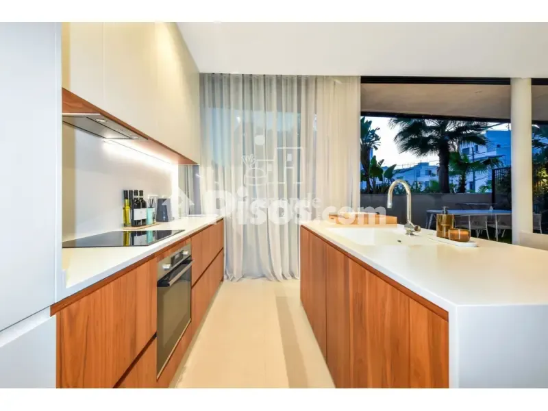 Köök - Modern Ground Floor Flat with Garden in Talamanca