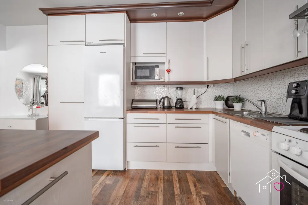 Kitchen - Flat with Glazed Balcony in Riutoja