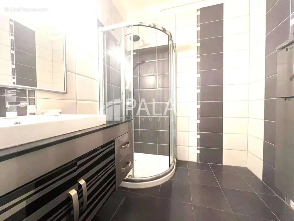 Salles de bain - Appartement 2 pièces avec cave à Nice Ouest