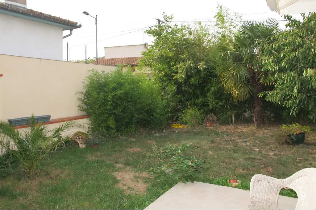 Garden - Spacious House with Pool in Toulouse