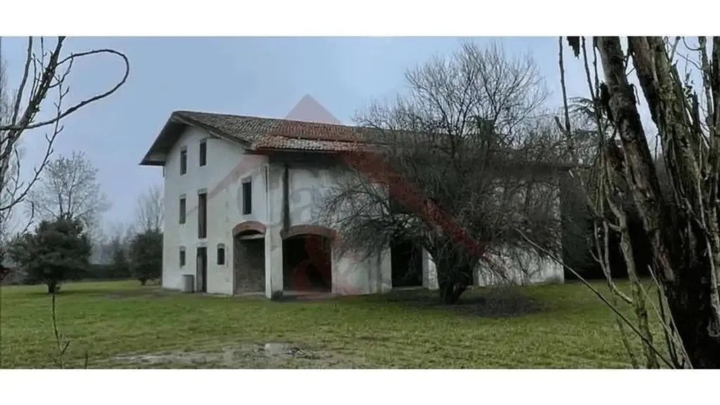 Exterior - Rustic Property with Large Garden in Modena