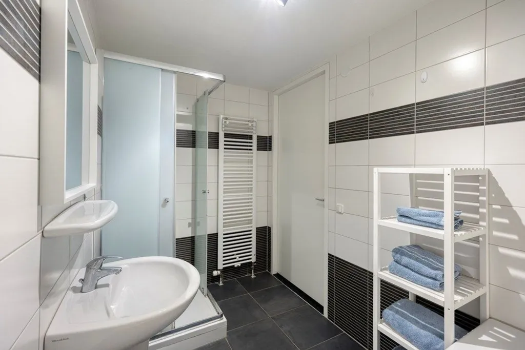 Vannitoad - 2-Bedroom Apartment with Kralingen View in Rotterdam