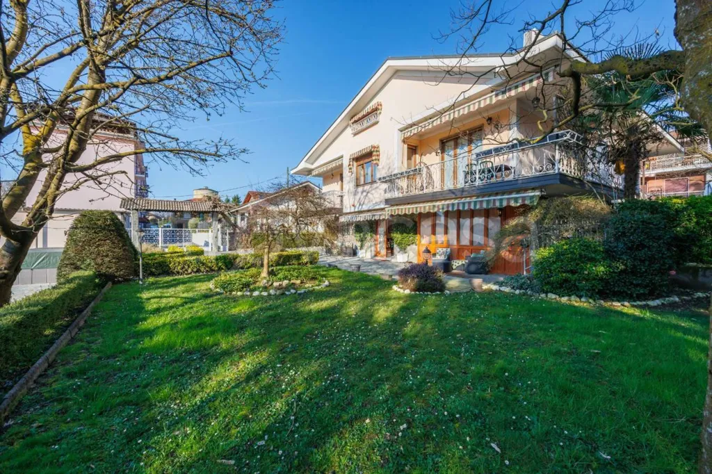Aed - Villa with Private Garden in Trofarello