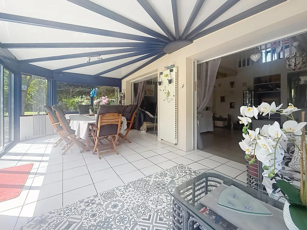 Terrasse - Maison avec Jardin et Véranda à Ligné