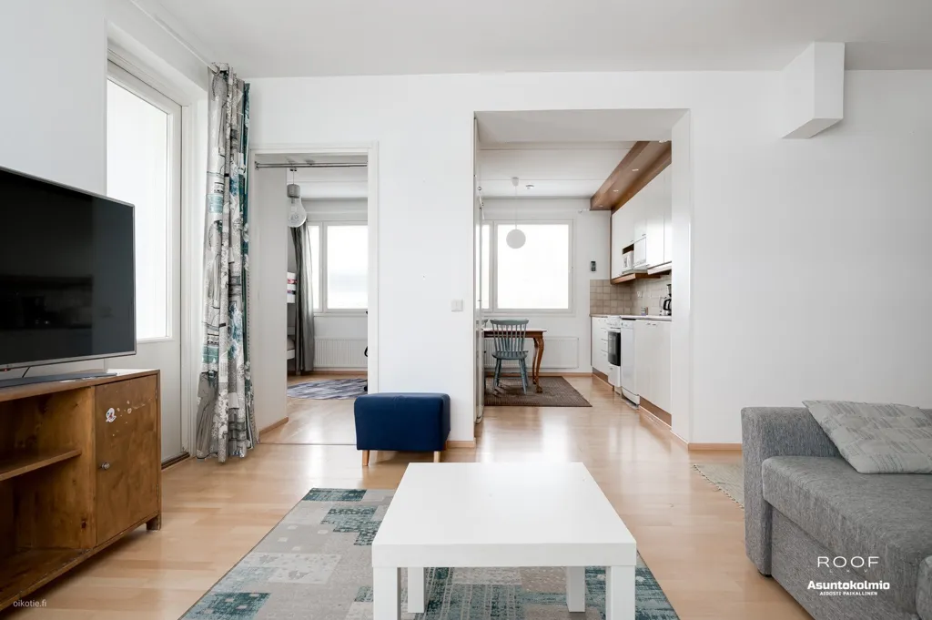 Elutuba - Top-Floor Apartment with Glazed Balcony in Oulu