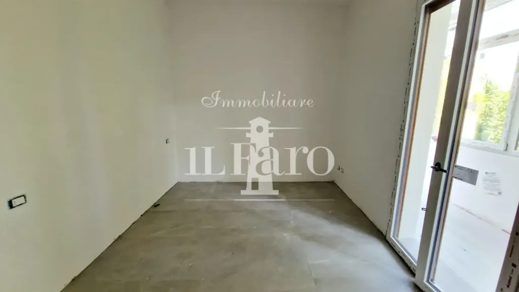 Entrée - Rear-Accessed Flats with Balcony in Signa
