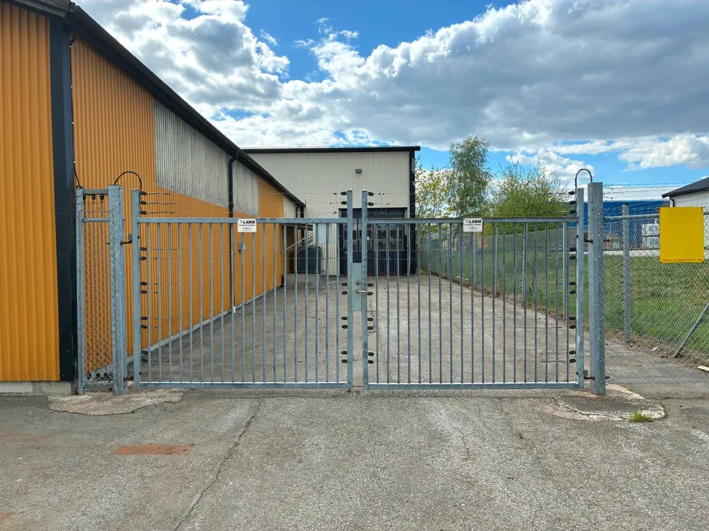 Välivaade - Industrial Property with Large Hall in Central Hörby