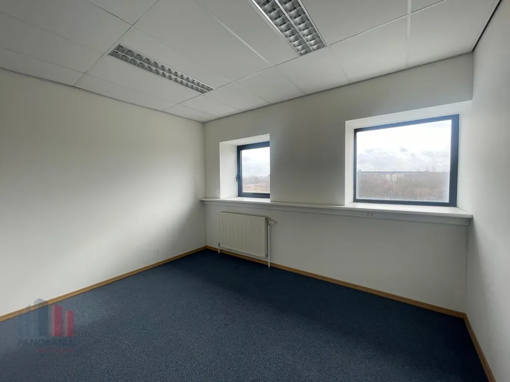 Bureau - Magasin Logistique avec 5 Laadkades à Oostende