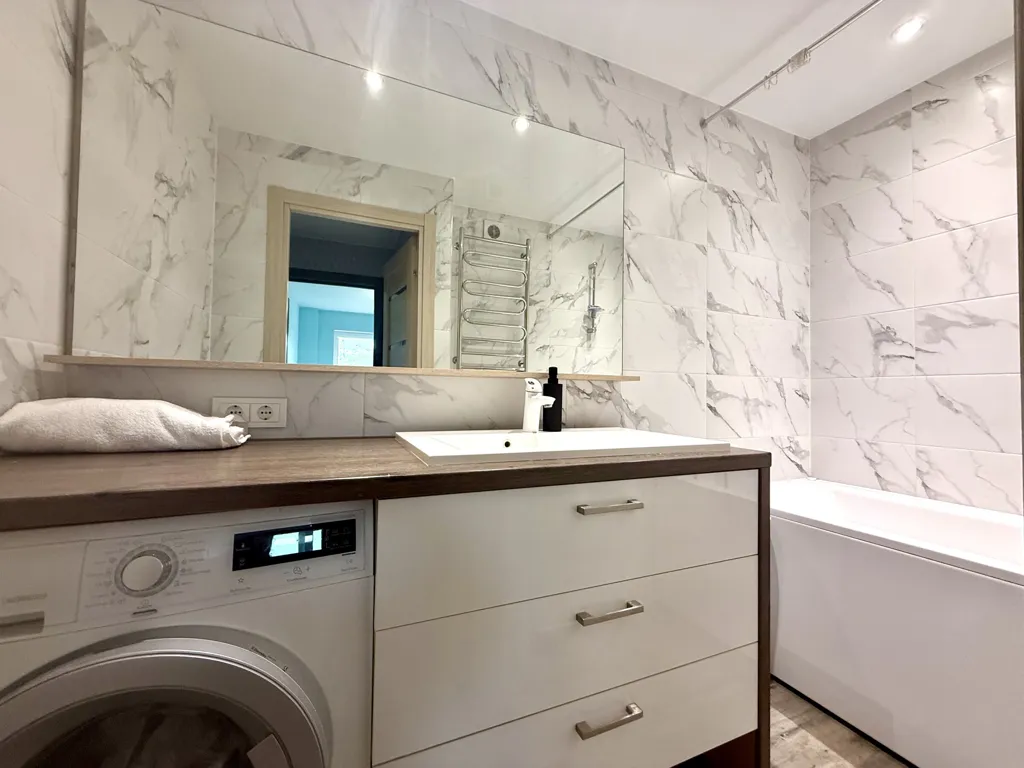 Bagni - Modernised 2-Bedroom Flat with Garden Access