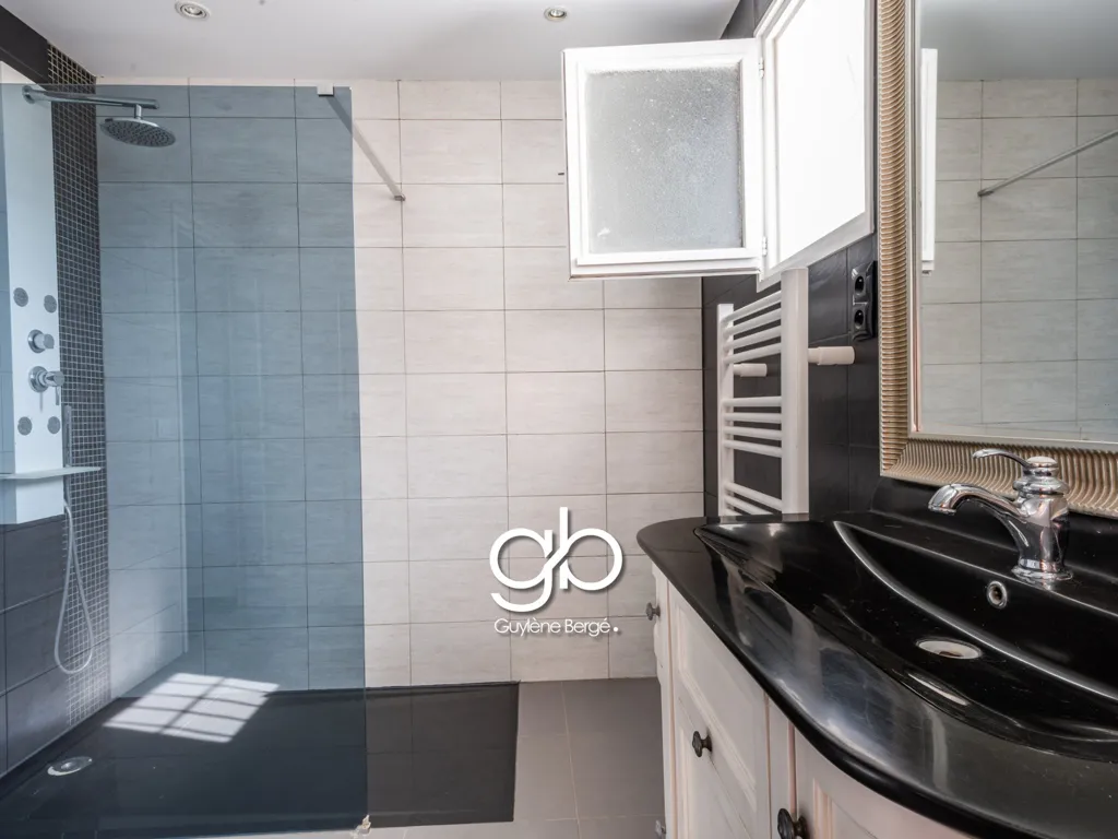 Salles de bain - Villa Contemporaine avec Piscine et Dépendance à Pérols