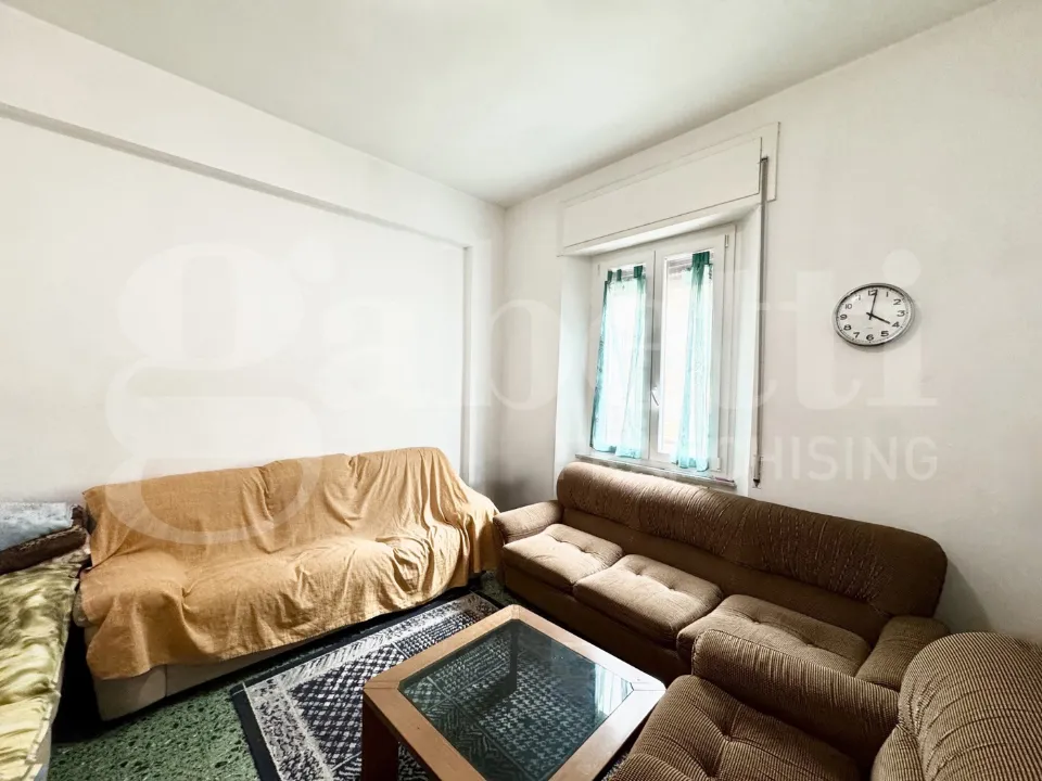 Séjour - First Floor Flat with Fireplace in Orte