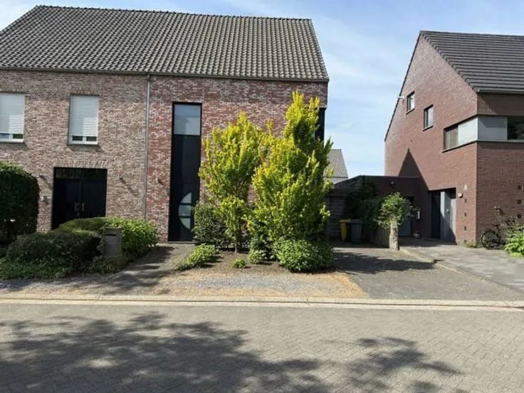 Esterno - Modern House with Terrace in Quiet Setting