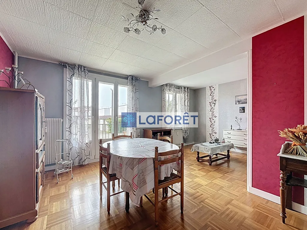 Dining Room - Garden Apartment with Balcony in Saint-Dizier