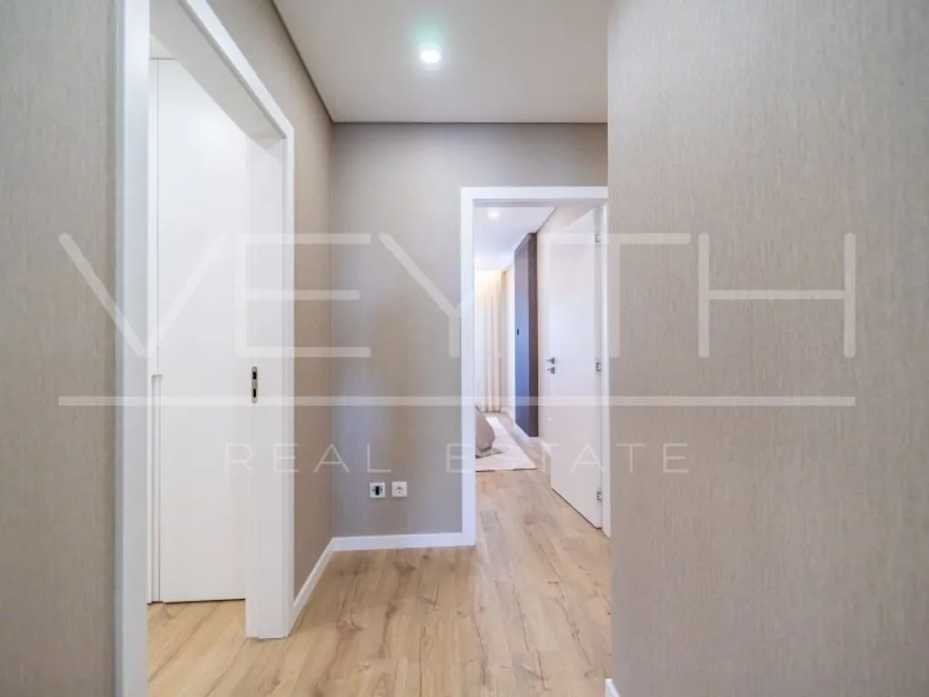 Esik - Luxury Duplex Flat with Terrace in Portas da Cidade