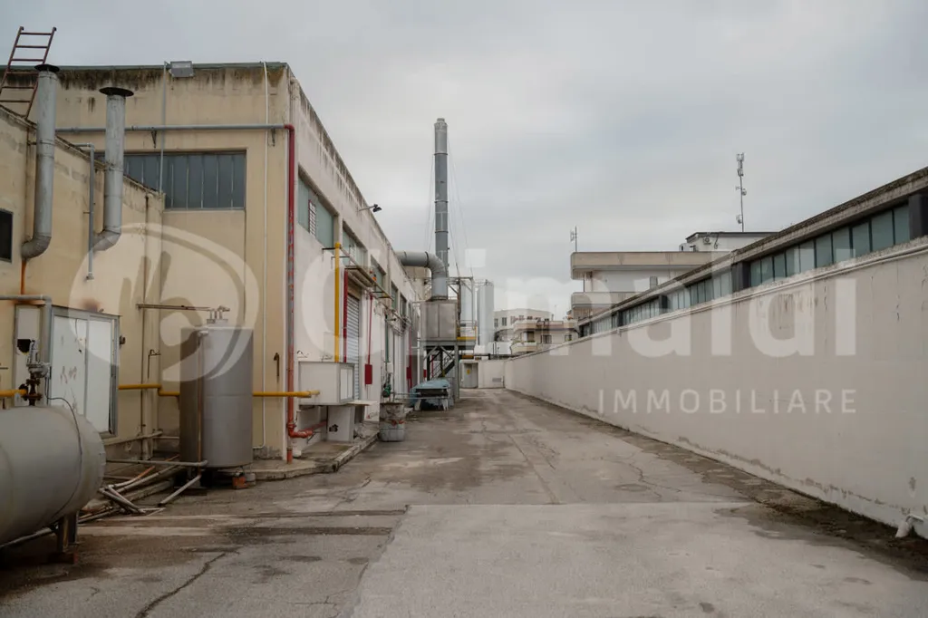 Aed - Warehouse with Office Space in Barletta