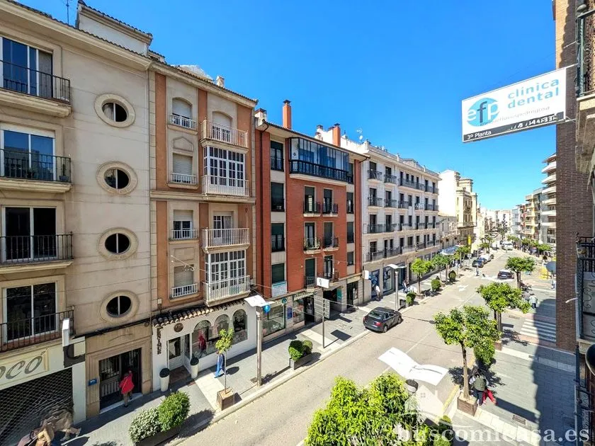 Välivaade - Commercial Building with Terrace in Linares