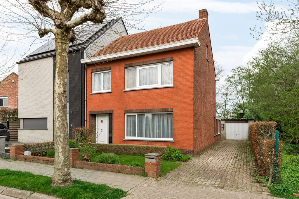 Välivaade - Semi-detached House with Veranda in Brecht