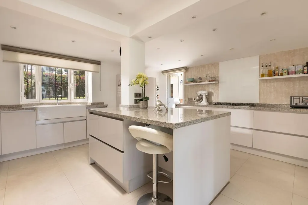 Cuisine - Detached Villa with Private Pool in Río Real, Marbella