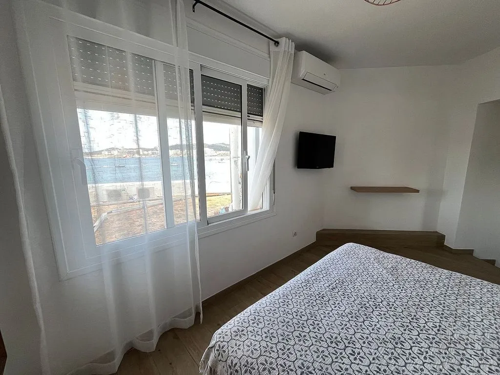 Bedrooms - Apartment with Sea View and Pool in Cala de Bou