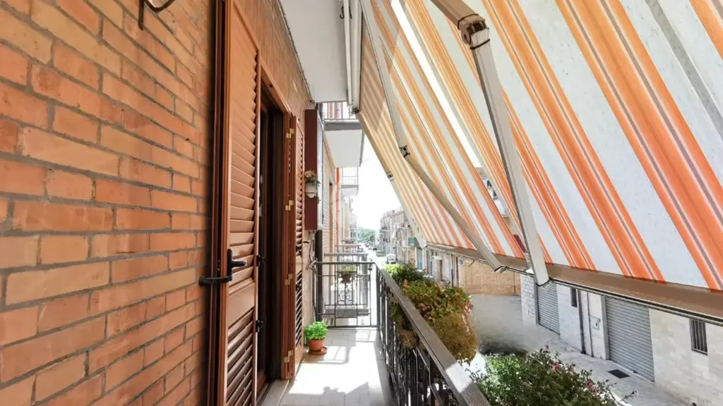 Balcon - Independent House with Courtyard in Lucera