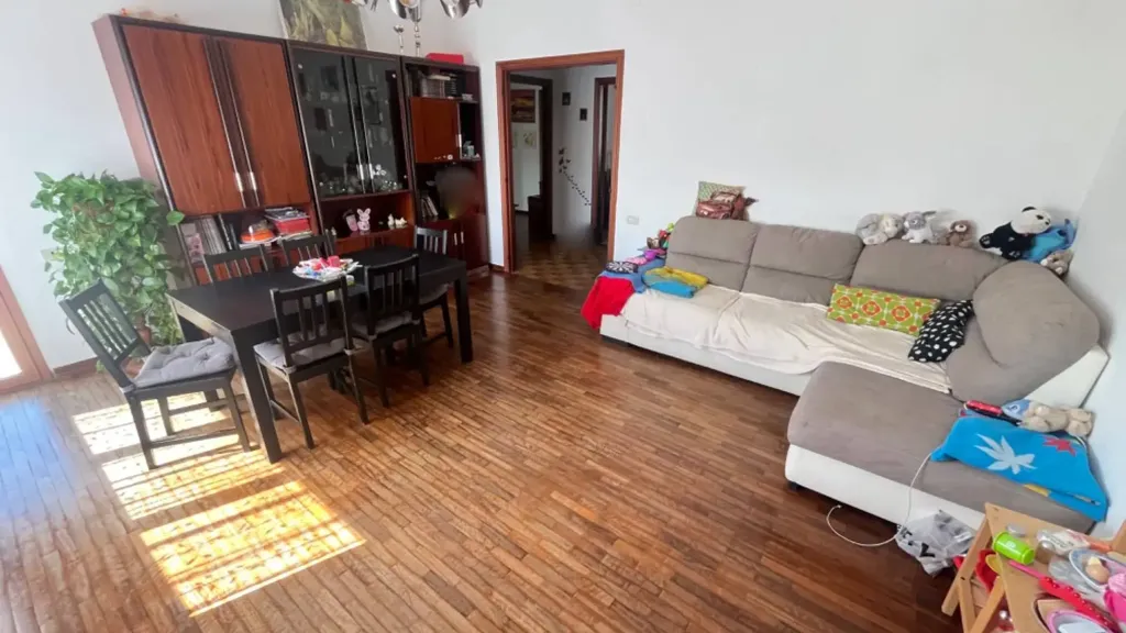 Elutuba - Spacious Apartment with Balcony in Fabriano